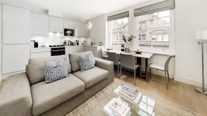 Apartment 11 - One Bedroom | Living area - Fitzrovia by CAPITAL (London)