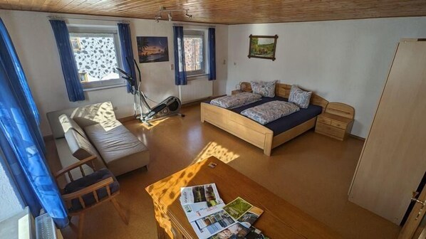 Apartment | 2 bedrooms, free WiFi, bed sheets