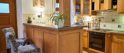 Appartement, patio | Cuisine privée | Réfrigérateur, four, lave-vaisselle, cafetiÚre/bouilloire