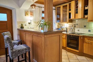 Apartemen, patio | Dapur pribadi | Lemari es, oven, mesin pencuci piring, dan mesin pembuat kopi/teh
