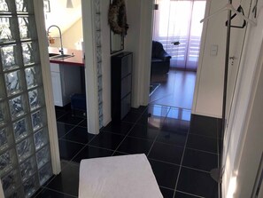 Apartment | Living area | TV, fireplace, DVD player - Ferienwohnung Buchbergblick (Coburg)