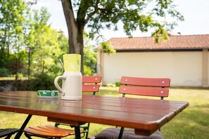 รับประทานอาหารกลางแจ้ง