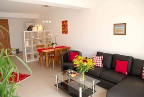 Apartemen | Ruang keluarga | Televisi 32-inci dengan saluran TV satelit