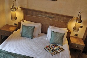 Televisión LCD, películas con cargo, piso con calefacción