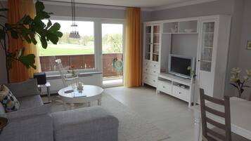 Apartment | Living area | Flat-screen TV