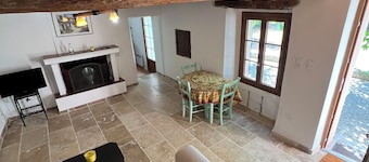 Jolie maison de campagne, terrasse ombragée, rivière à proximité 