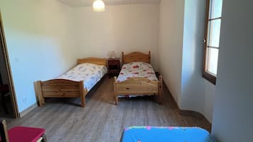 2 bedrooms, iron/ironing board