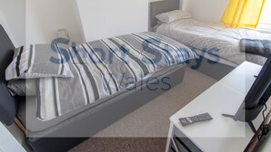 Family House - S14 (Hengoed)