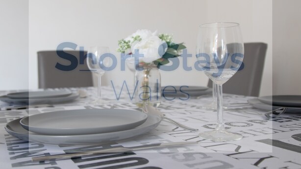 Family House | In-room dining - S14 (Hengoed)
