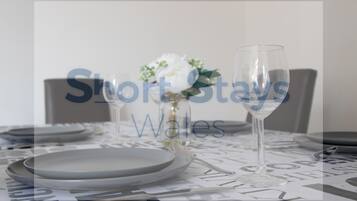 Family House | In-room dining