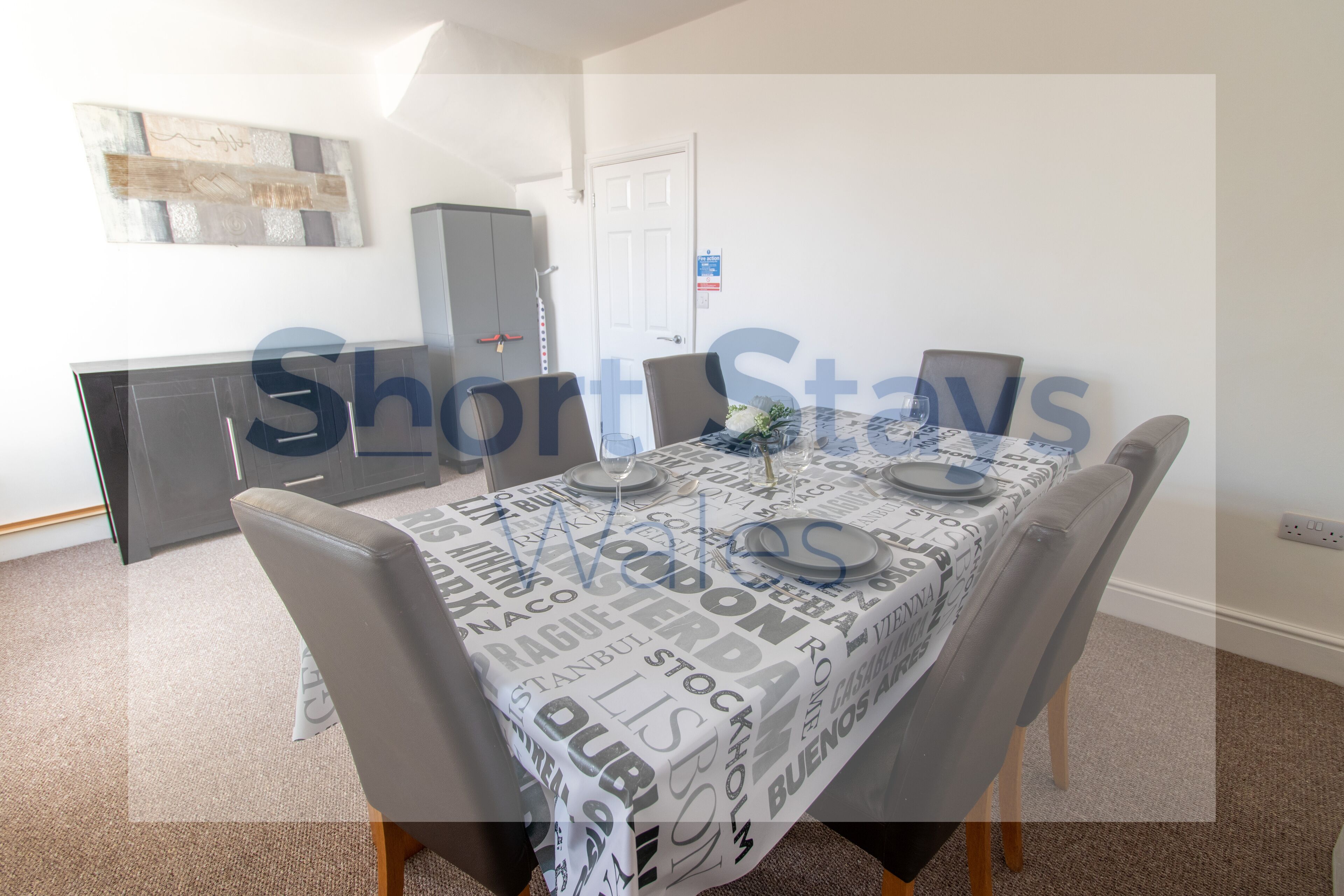 Family House | In-room dining