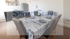 Family House | In-room dining - S14 (Hengoed)