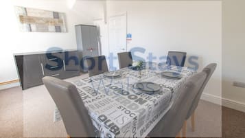 Family House | In-room dining