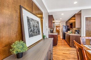 Dining - Condo in Heart of Downtown by Lucky Savannah (Savannah)