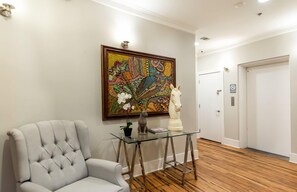 Interior - Large Condo In Prime Downtown Location w/ Balcony by Lucky Savannah (Savannah)