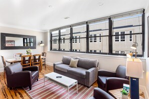 Smart TV - Spacious Condo on Top Floor w/ Balcony by Lucky Savannah (Savannah)