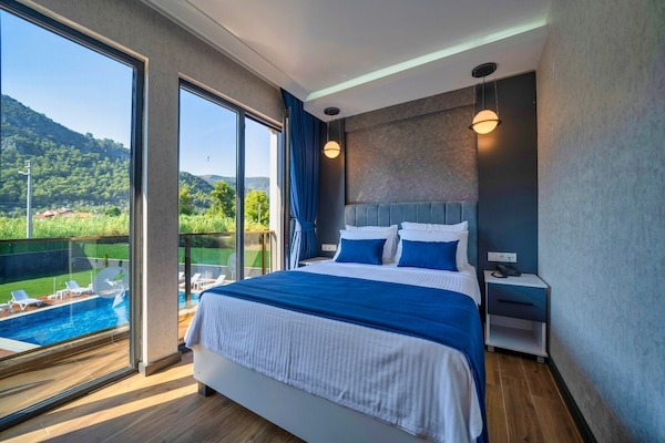 Tempur-Pedic-senger, safe på rommet, blendingsgardiner og lydisolert