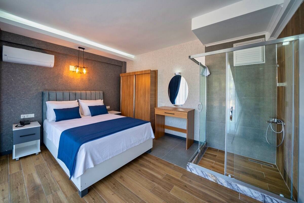 Deluxe suite, 2 slaapkamers, niet-roken, uitzicht op de stad | Tempur Pedic-bedden, een kluis op de kamer, verduisterende gordijnen