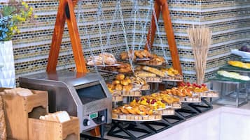 TĂ€gliches FrĂŒhstĂŒcksbuffet (161 SAR pro Person)