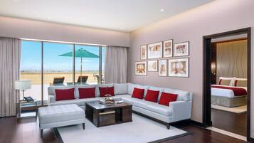 Suite Majestueuse, 1 trÚs grand lit (Millennium) | Literie de qualité supérieure, matelas mémoire de forme, minibar