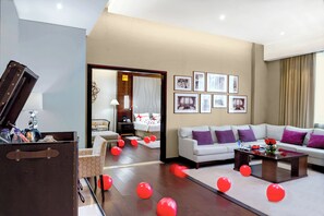 Literie de qualité supérieure, matelas mémoire de forme, minibar