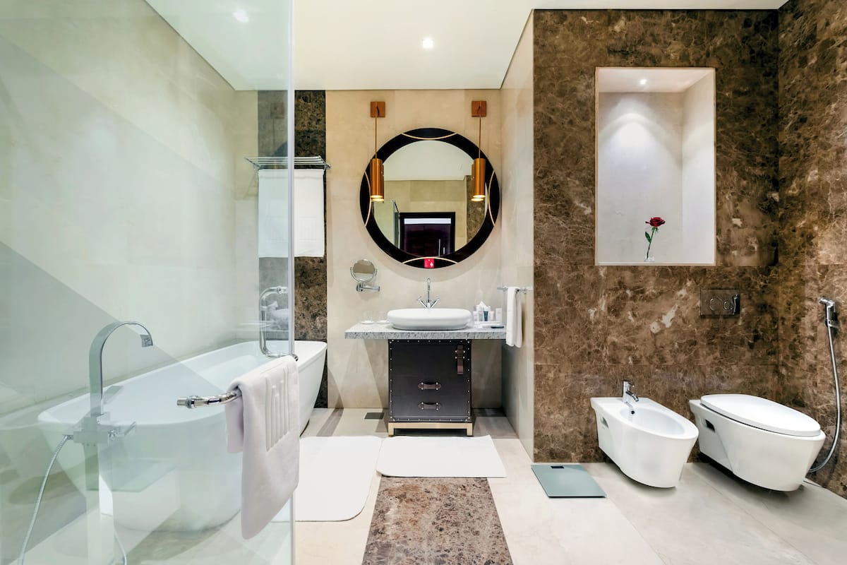 Separate bathtub and shower, deep-soaking bathtub, rainfall showerhead