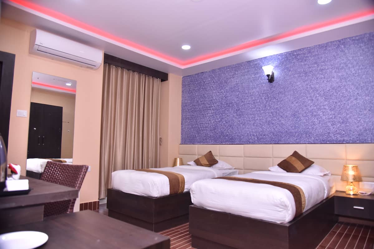 Deluxe Double Room | Laptop workspace, free WiFi
