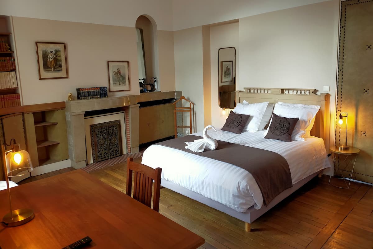 Pillow-top beds, soundproofing, free WiFi