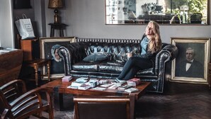 Coin salon dans le hall