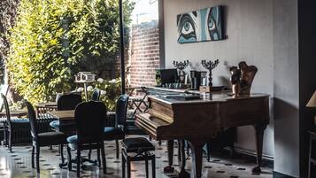 Free daily cooked-to-order breakfast