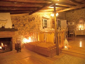 Interior - Romantic Villa w / patio and pool, complete privacy (Reguengo Grande)