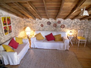 Smart TV, fireplace, video games, DVD player