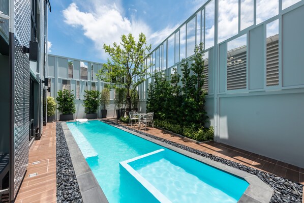 Outdoor pool - Kaya Heritage Hotel (Bangkok)