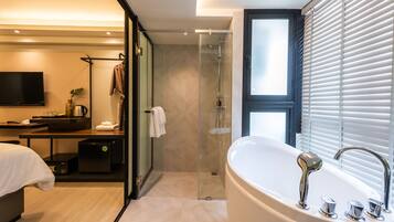 Premier Double Room | Bathroom | Free toiletries, hair dryer, bathrobes, slippers