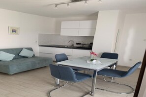 Dining - Residence Beni 5 with large heated pool (Medulin, Pula)