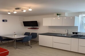 Fridge, coffee/tea maker, electric kettle, toaster - Residence Beni 6 with large heated pool (Medulin, Pula)