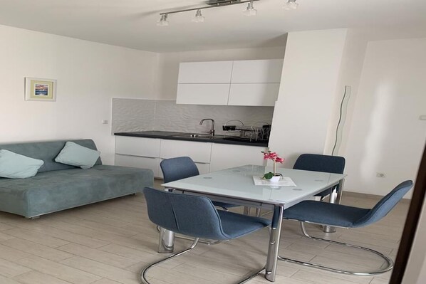 Dining - Residence Beni 6 with large heated pool (Medulin, Pula)