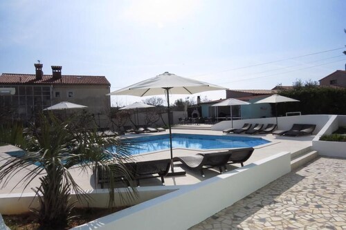 Residence Beni 4 with large heated pool