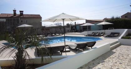 Residence Beni 4 with large heated pool
