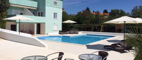 Outdoor pool, a heated pool