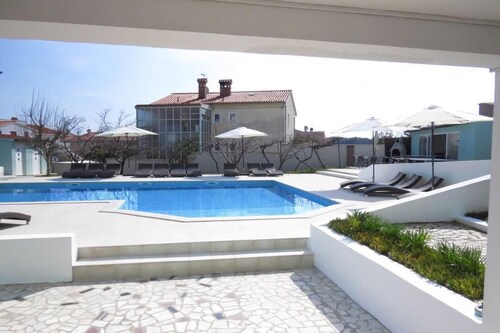 Resindenz Benni 7 with heated pool, 