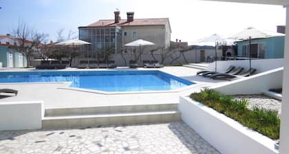 Resindenz Benni 7 with heated pool,
