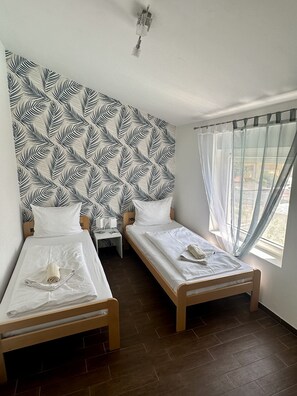 2 Schlafzimmer, Reisekinderbett, kostenloses WLAN, Bettwäsche