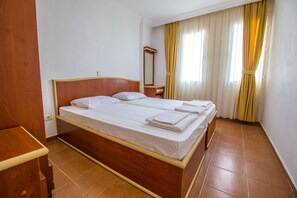 Chambre Familiale | Bureau, Wi-Fi gratuit, draps fournis