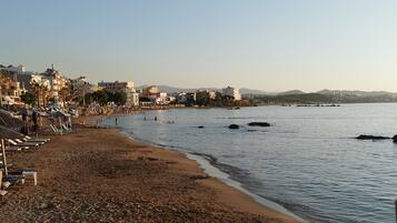 On the beach, beach shuttle, 8 beach bars, rowing