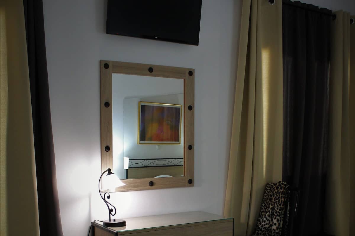 Camas con pillow-top y caja de seguridad en la habitación