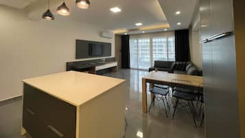 Minibar, odada kasa, ses yalıtımı, ütü/ütü masası