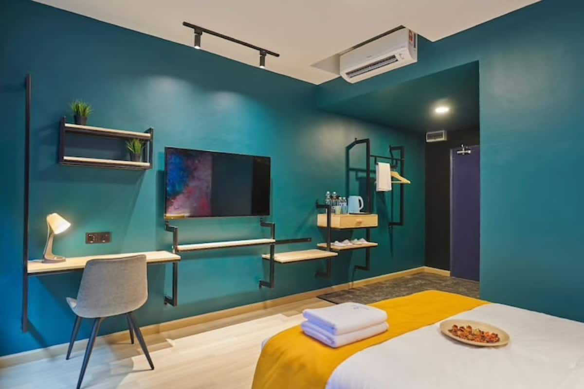 Desk, free WiFi, bed sheets