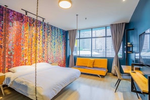 Desk, free WiFi, bed sheets - Hotel Olympic Malaysia (Kuala Lumpur)