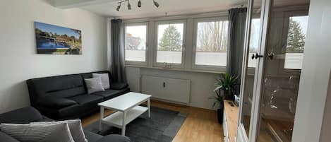 單棟房屋 | 客廳 | 32 吋電視連衛星電視頻道